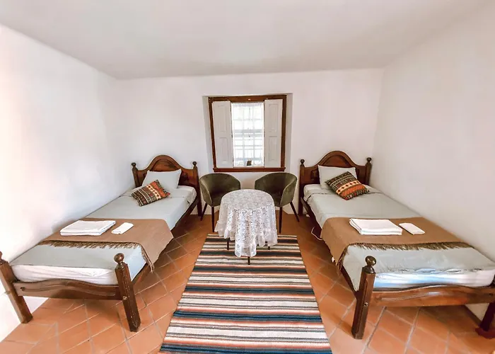 2Bedroom House With Swimming Pool And View