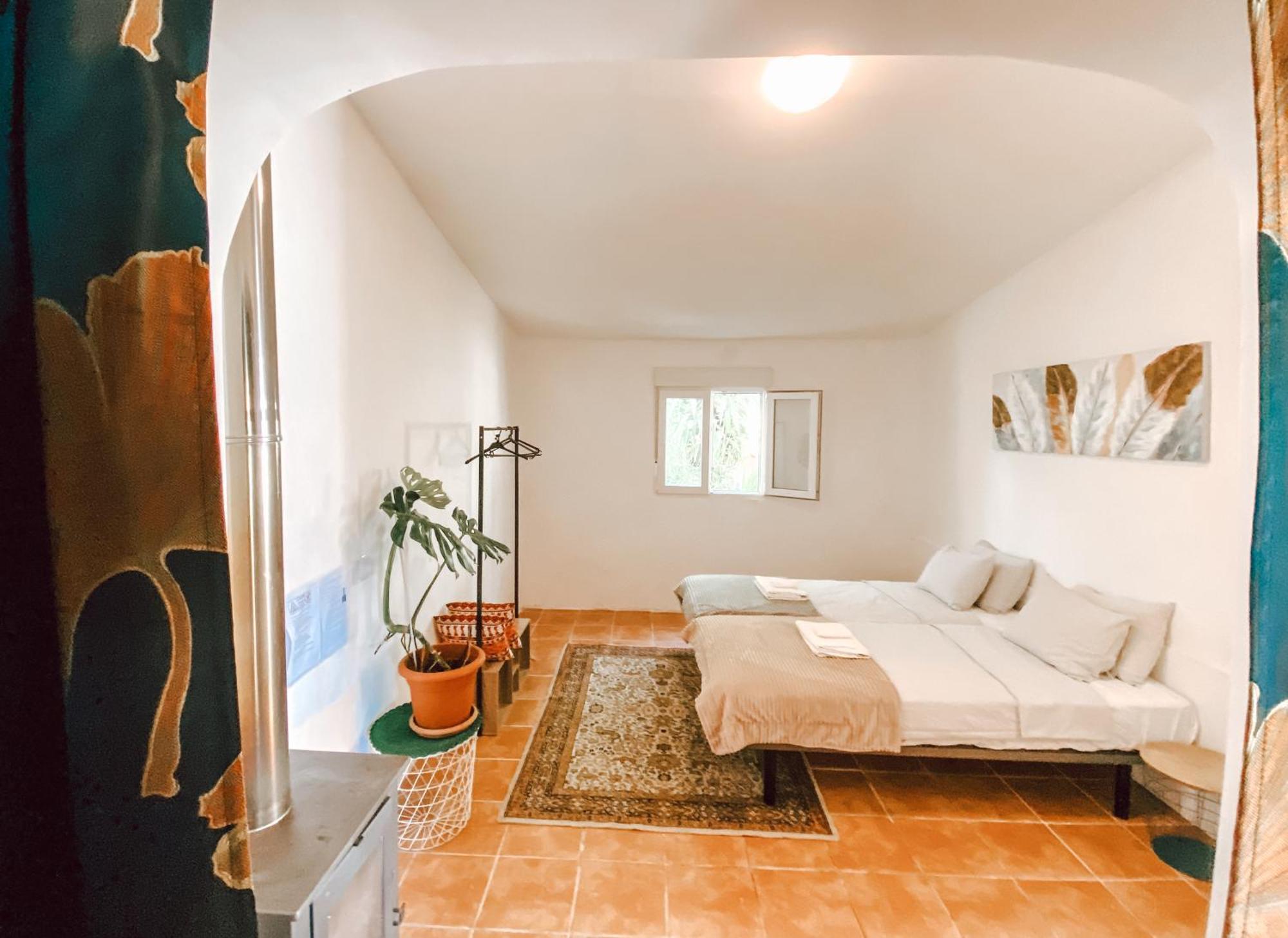 2bedroom House With Swimming Pool And View *